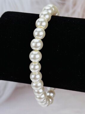Beautiful Faux Pearl Stretch Bracelet